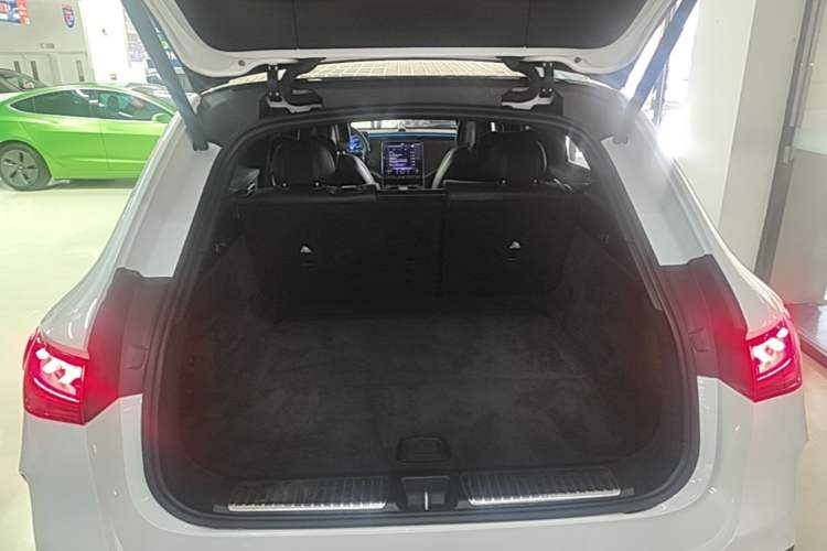 Used Mercedes-Benz EQE SUV 2023 350 4MATIC Pioneer Edition Trunk