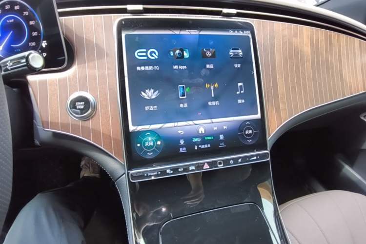 Used Mercedes-Benz EQE SUV 2024 500 4MATIC Luxury Edition Audio And AC Panel