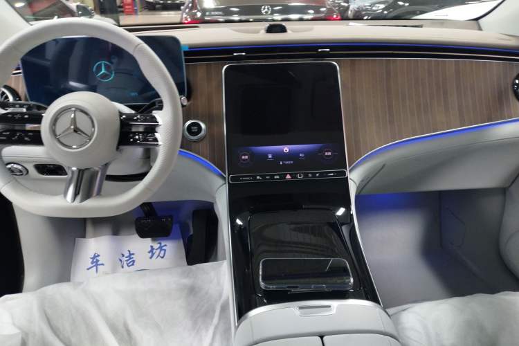 Used Mercedes-Benz EQE SUV 2024 500 4MATIC Luxury Edition Audio And AC Panel