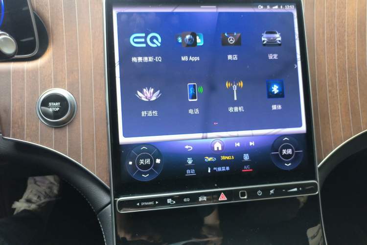 Used Mercedes-Benz EQE SUV 2024 500 4MATIC Pioneer Edition Audio And AC Panel