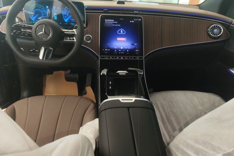 Used Mercedes-Benz EQE SUV 2024 500 4MATIC Luxury Edition Center Console