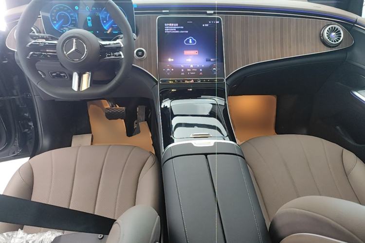 Used Mercedes-Benz EQE SUV 2024 500 4MATIC Luxury Edition Center Console