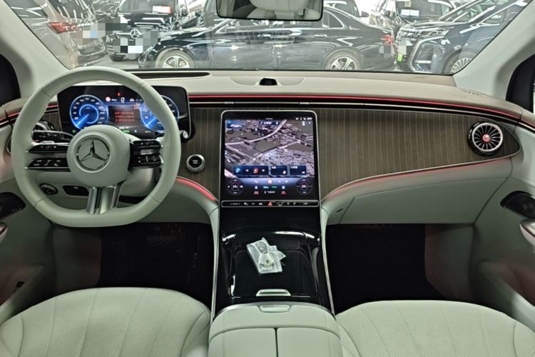 Used Mercedes-Benz EQE SUV 2024 350 4MATIC Luxury Edition Center Console