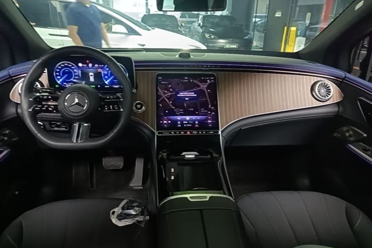 Used Mercedes-Benz EQE SUV 2024 350 4MATIC Luxury Edition Center Console