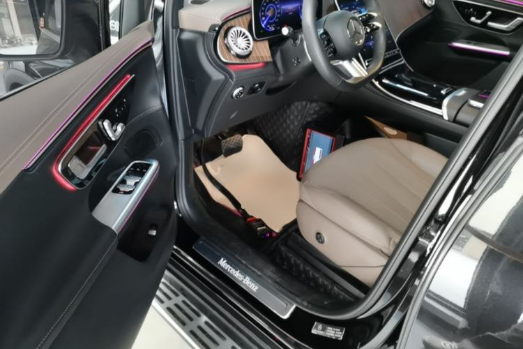 Used Mercedes-Benz EQE SUV 2024 500 4MATIC Pioneer Edition Driver Seat