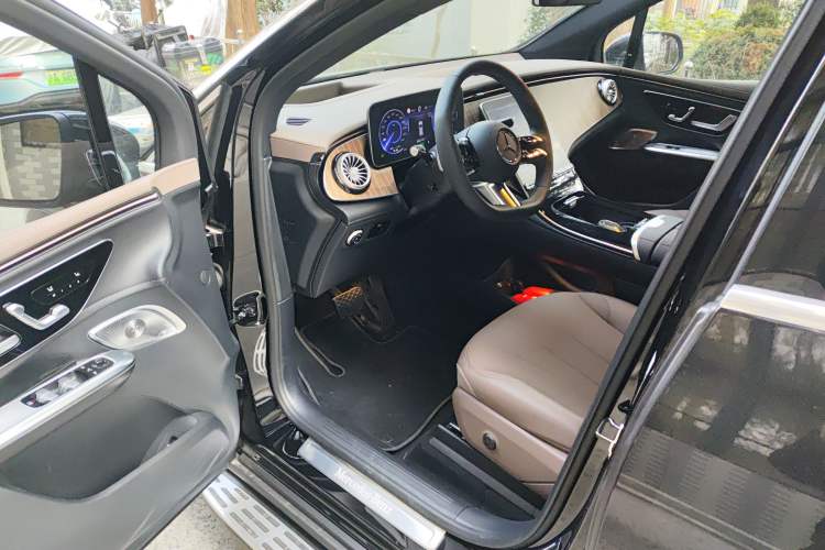 Used Mercedes-Benz EQE SUV 2024 500 4MATIC Luxury Edition Driver Seat