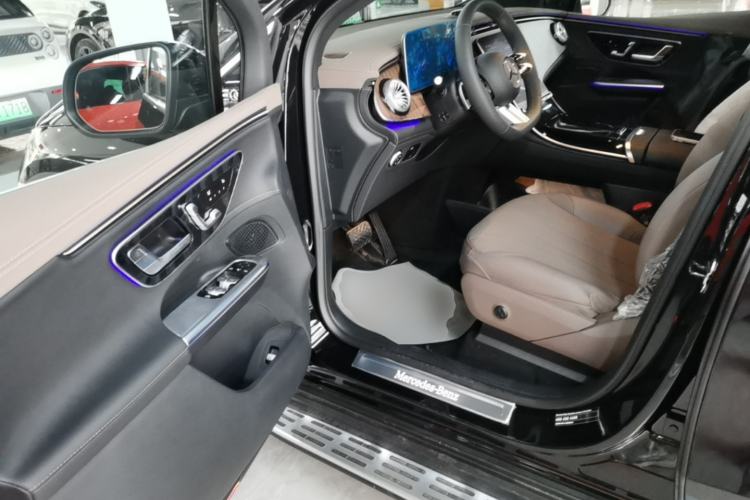 Used Mercedes-Benz EQE SUV 2024 500 4MATIC Pioneer Edition Driver Seat