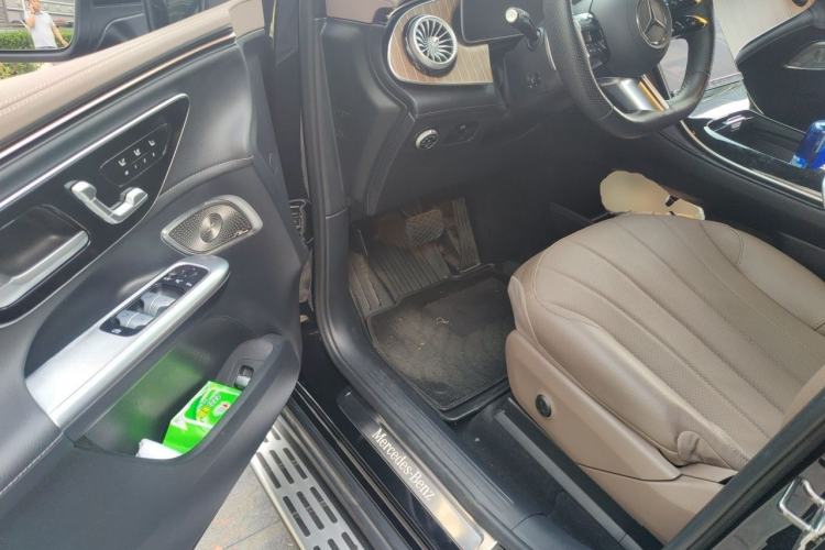 Used Mercedes-Benz EQE SUV 2024 500 4MATIC Luxury Edition Driver Seat
