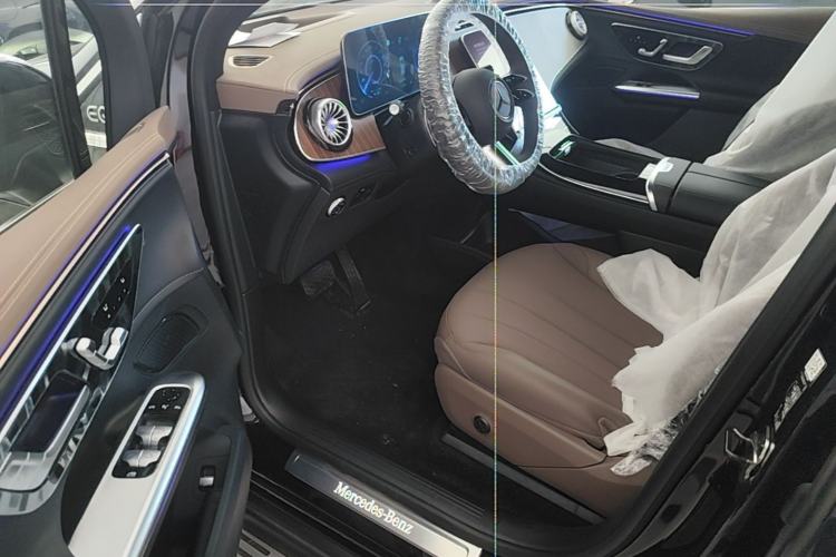 Used Mercedes-Benz EQE SUV 2024 500 4MATIC Luxury Edition Driver Seat