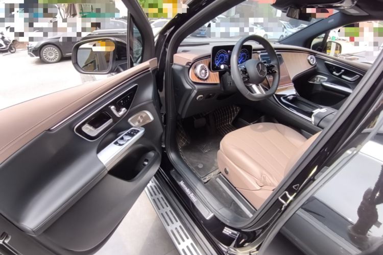 Used Mercedes-Benz EQE SUV 2024 500 4MATIC Luxury Edition Driver Seat