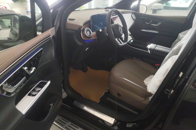Used Mercedes-Benz EQE SUV 2024 500 4MATIC Luxury Edition Driver Seat