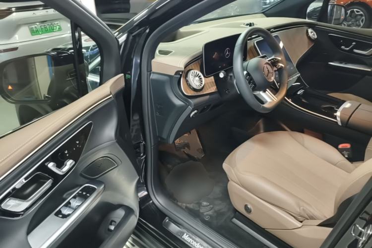Used Mercedes-Benz EQE SUV 2024 500 4MATIC Driver Seat
