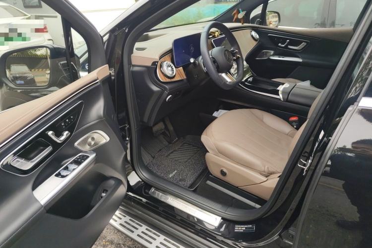 Used Mercedes-Benz EQE SUV 2024 500 4MATIC Luxury Edition Driver Seat