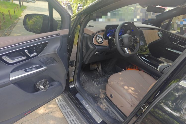 Used Mercedes-Benz EQE SUV 2024 500 4MATIC Pioneer Edition Driver Seat