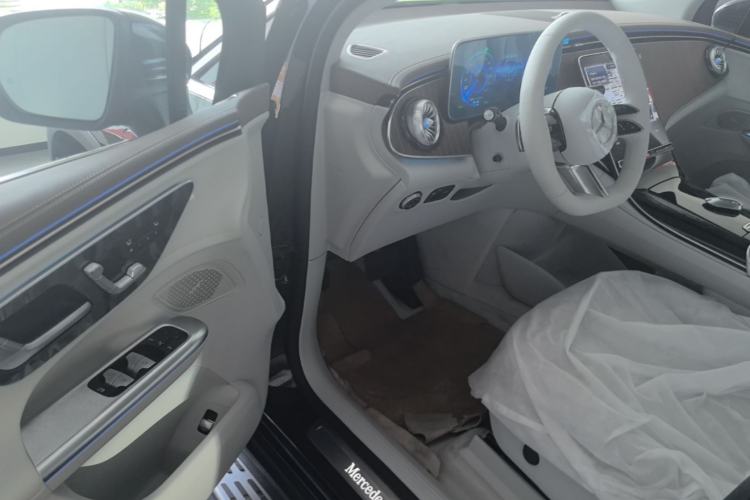 Used Mercedes-Benz EQE SUV 2024 500 4MATIC Pioneer Edition Driver Seat