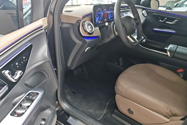 Used Mercedes-Benz EQE SUV 2024 500 4MATIC Pioneer Edition Driver Seat