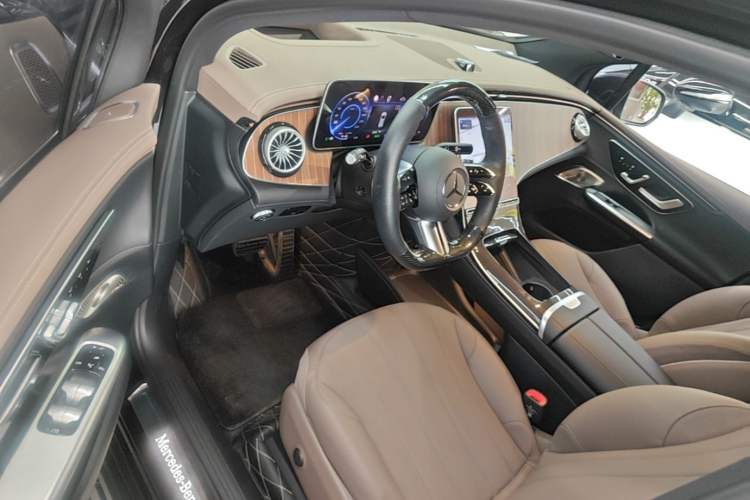 Used Mercedes-Benz EQE SUV 2024 500 4MATIC Luxury Edition Driver Seat