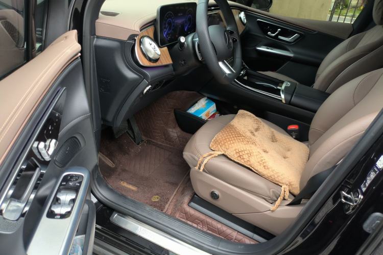 Used Mercedes-Benz EQE SUV 2024 500 4MATIC Pioneer Edition Driver Seat