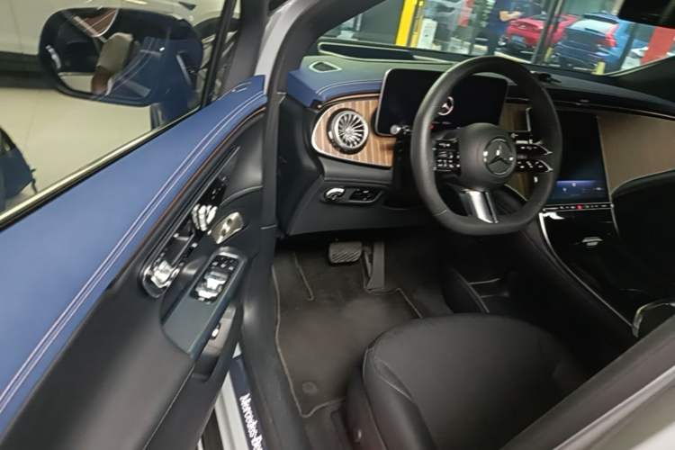 Used Mercedes-Benz EQE SUV 2024 350 4MATIC Luxury Edition Driver Seat