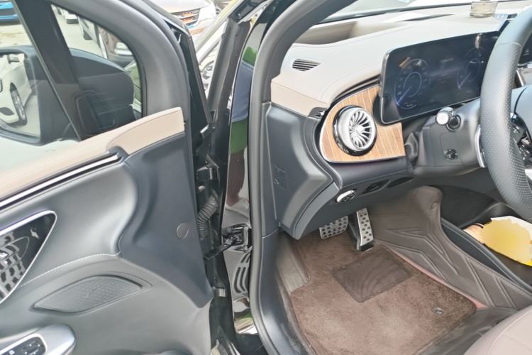 Used Mercedes-Benz EQE SUV 2024 500 4MATIC Luxury Edition Driver Seat