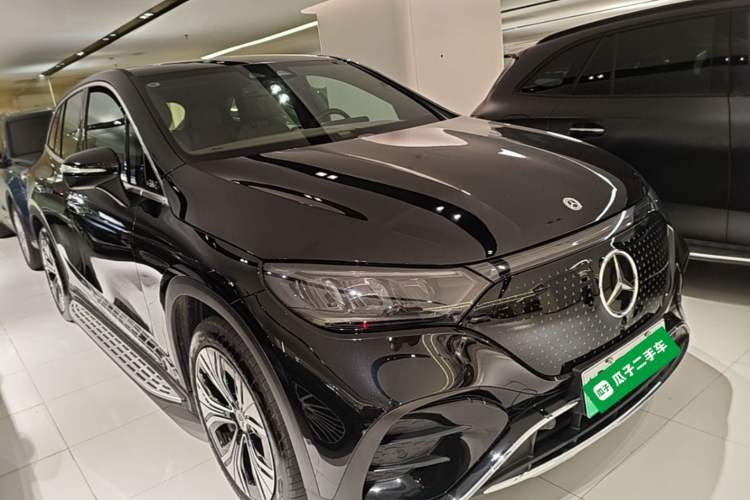Used Mercedes-Benz EQE SUV 2024 500 4MATIC Luxury Edition Front Right 45 Deg