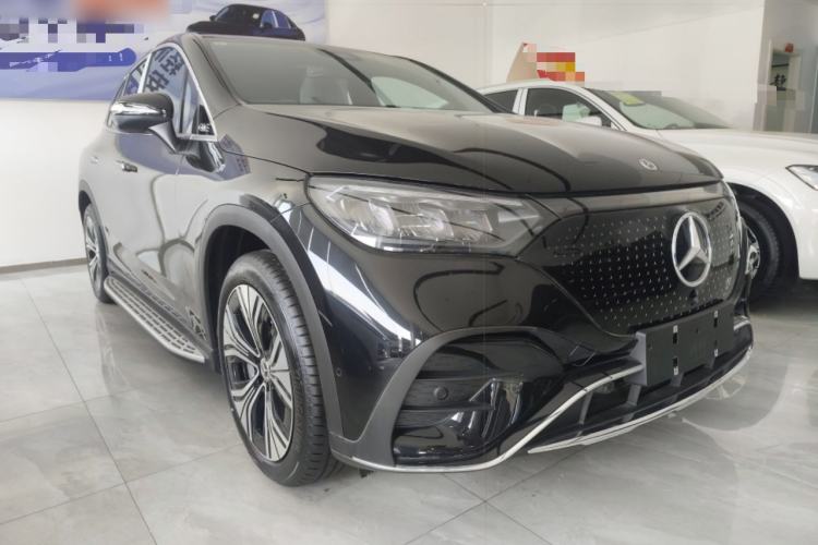 Used Mercedes-Benz EQE SUV 2024 500 4MATIC Pioneer Edition Front Right 45 Deg