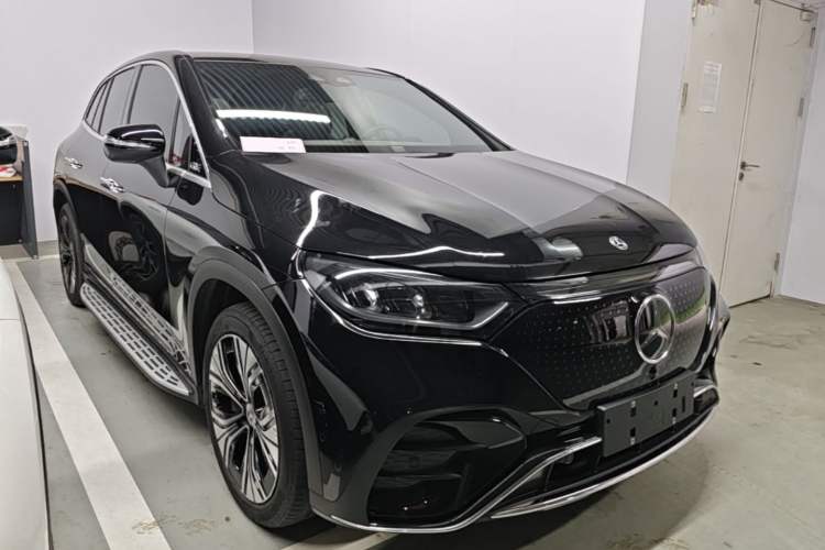 Used Mercedes-Benz EQE SUV 2024 350 4MATIC Luxury Edition Front Right 45 Deg