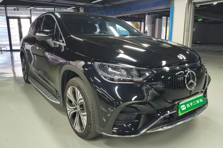 Used Mercedes-Benz EQE SUV 2024 500 4MATIC Front Right 45 Deg