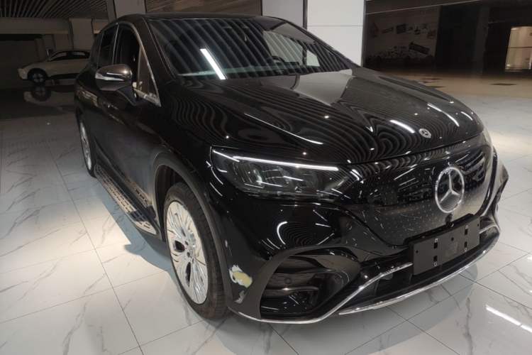 Used Mercedes-Benz EQE SUV 2024 500 4MATIC Luxury Edition Front Right 45 Deg
