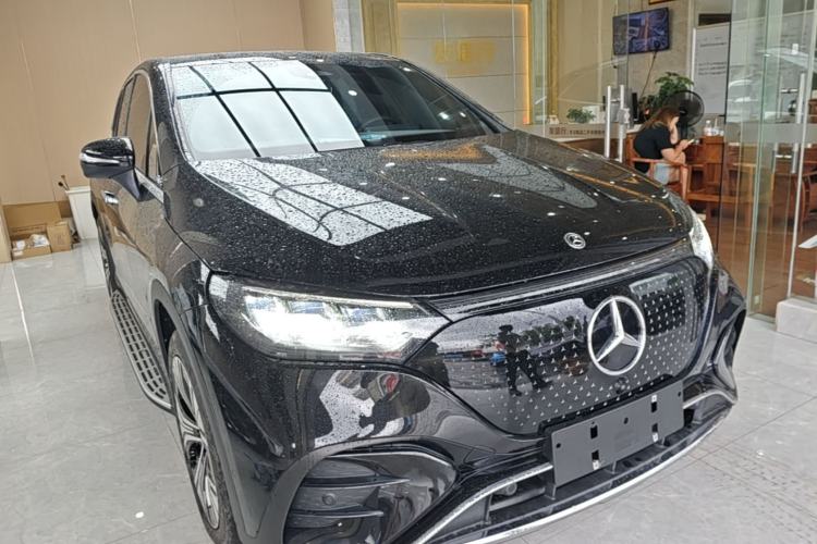 Used Mercedes-Benz EQE SUV 2024 500 4MATIC Pioneer Edition Front Right 45 Deg
