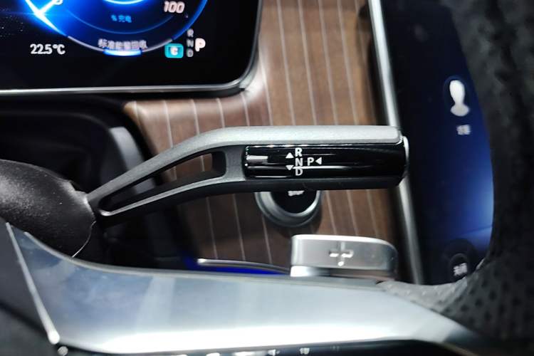 Used Mercedes-Benz EQE SUV 2024 500 4MATIC Pioneer Edition Gear Lever