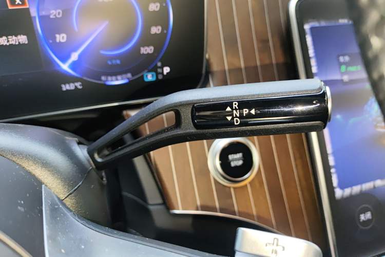 Used Mercedes-Benz EQE SUV 2024 500 4MATIC Luxury Edition Gear Lever
