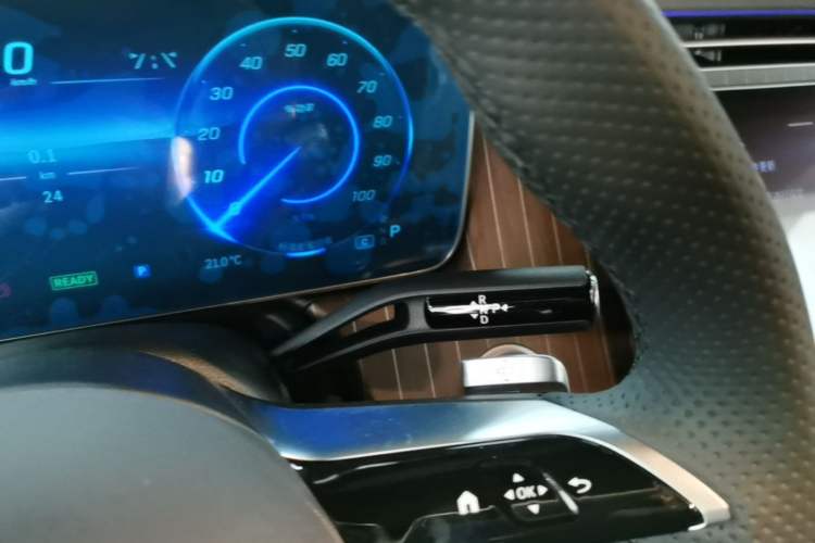 Used Mercedes-Benz EQE SUV 2024 500 4MATIC Pioneer Edition Gear Lever
