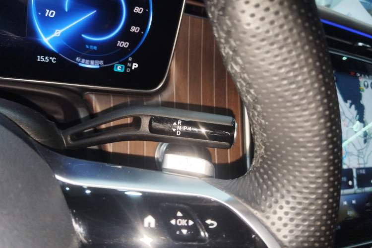Used Mercedes-Benz EQE SUV 2024 500 4MATIC Luxury Edition Gear Lever
