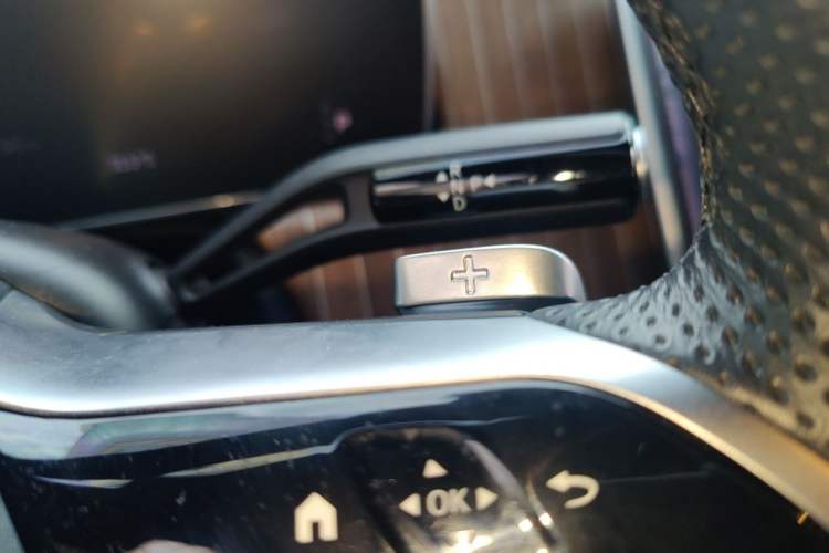 Used Mercedes-Benz EQE SUV 2024 500 4MATIC Luxury Edition Gear Lever