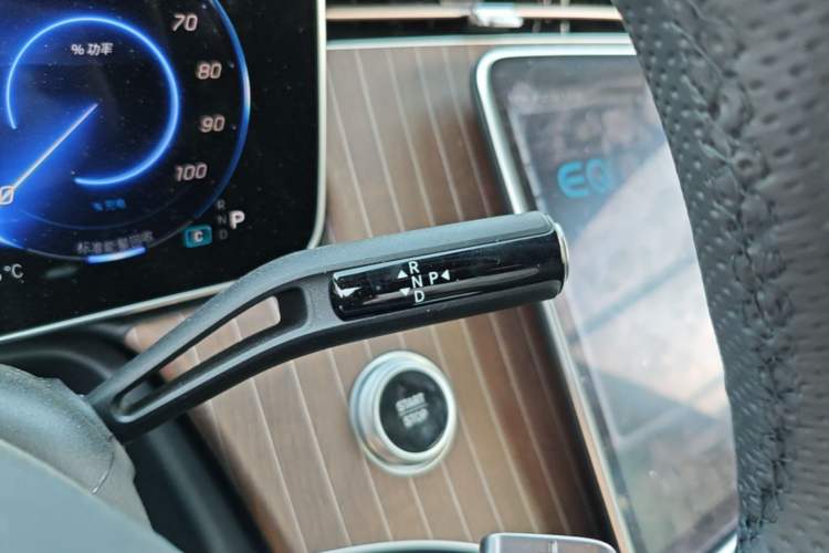 Used Mercedes-Benz EQE SUV 2024 500 4MATIC Luxury Edition Gear Lever