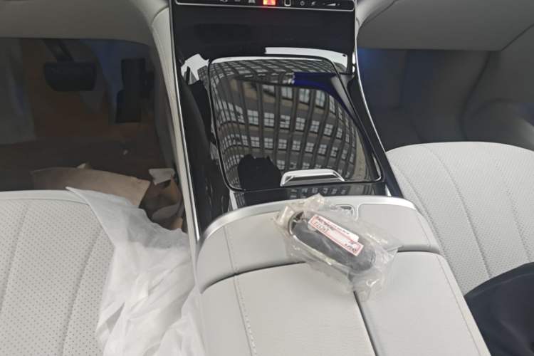 Used Mercedes-Benz EQE SUV 2024 500 4MATIC Luxury Edition Gear Lever