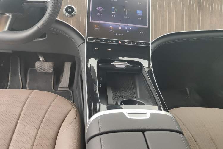 Used Mercedes-Benz EQE SUV 2024 500 4MATIC Luxury Edition Gear Lever