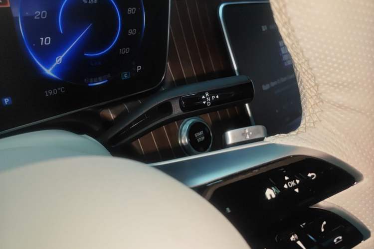 Used Mercedes-Benz EQE SUV 2024 500 4MATIC Luxury Edition Gear Lever