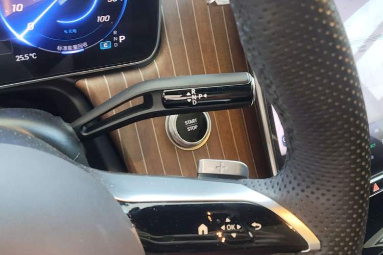 Used Mercedes-Benz EQE SUV 2024 500 4MATIC Luxury Edition Gear Lever