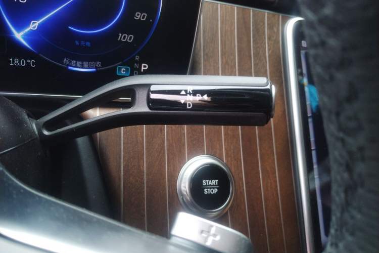 Used Mercedes-Benz EQE SUV 2024 350 4MATIC Luxury Edition Gear Lever