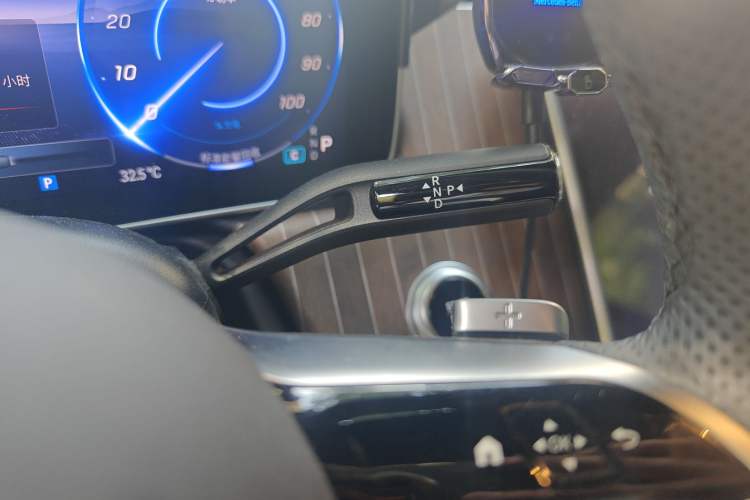 Used Mercedes-Benz EQE SUV 2024 500 4MATIC Pioneer Edition Gear Lever