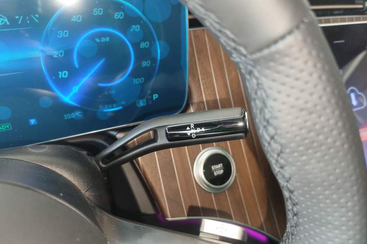 Used Mercedes-Benz EQE SUV 2024 500 4MATIC Luxury Edition Gear Lever