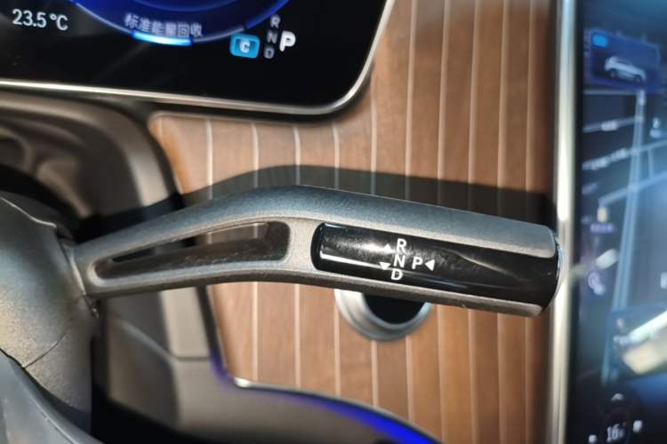 Used Mercedes-Benz EQE SUV 2024 500 4MATIC Luxury Edition Gear Lever