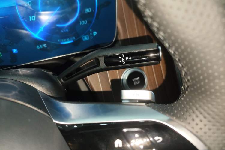 Used Mercedes-Benz EQE SUV 2024 500 4MATIC Pioneer Edition Gear Lever