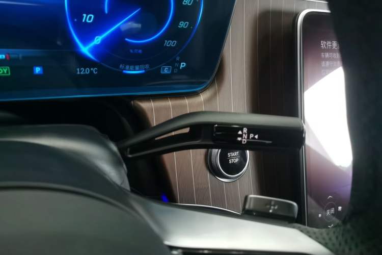 Used Mercedes-Benz EQE SUV 2024 500 4MATIC Pioneer Edition Gear Lever
