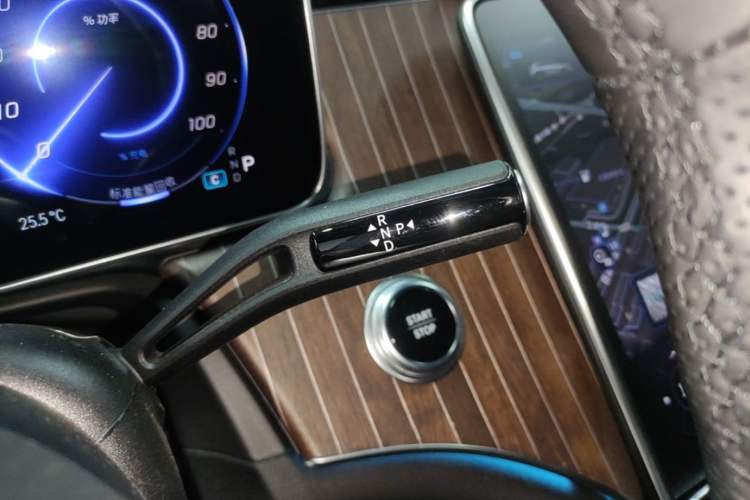 Used Mercedes-Benz EQE SUV 2024 500 4MATIC Luxury Edition Gear Lever
