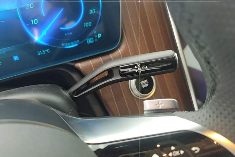 Used Mercedes-Benz EQE SUV 2024 500 4MATIC Luxury Edition Gear Lever