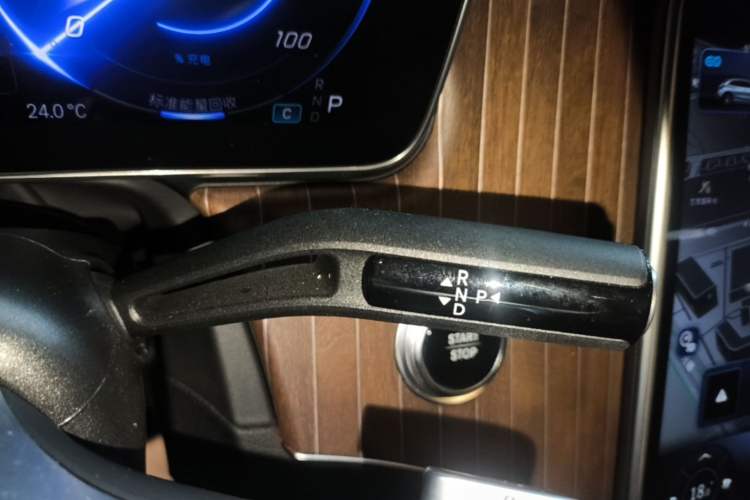 Used Mercedes-Benz EQE SUV 2024 500 4MATIC Pioneer Edition Gear Lever
