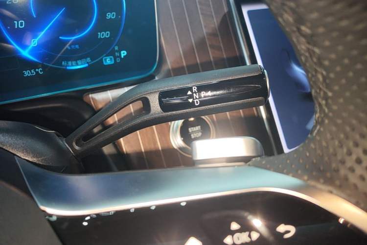 Used Mercedes-Benz EQE SUV 2024 500 4MATIC Gear Lever